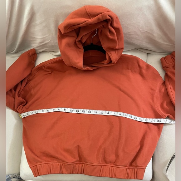 Lululemon Relaxed Cropped Hoodie Orange Color Size 6?? - Picture 6 of 9